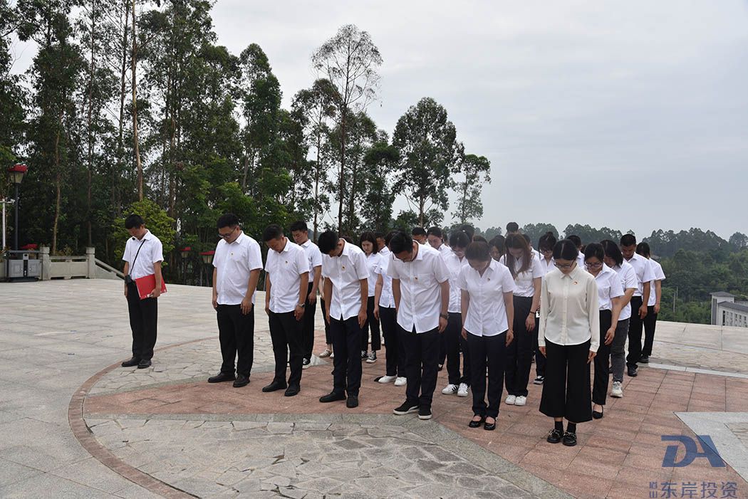 走進紅色西山、牢記革命歷史